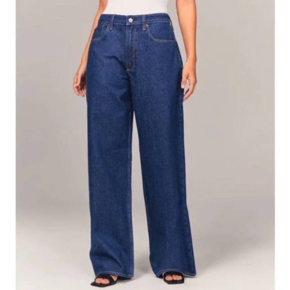 A&F Mid Rise Ultra Wide Leg Jeans Dark Wash Size 26 / 2L